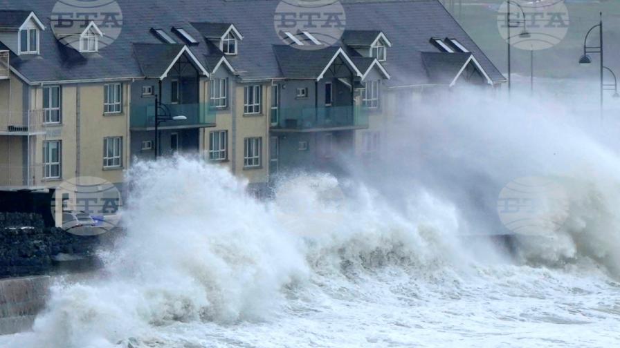 "Метеорологичната бомба": Бурята "Киаран" се готви да връхлети Великобритания