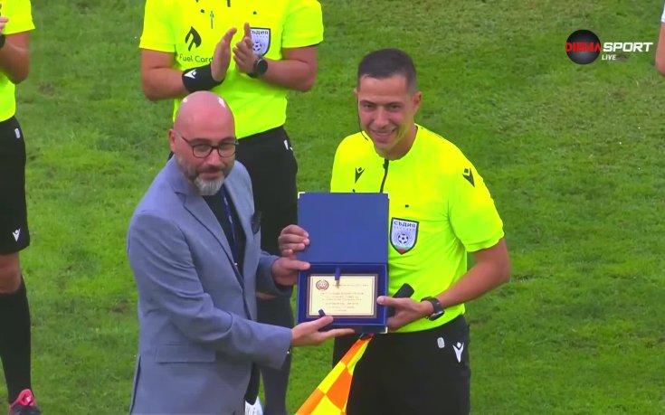 Наградиха Йордан Петров за неговия мач номер 100 в efbet Лига