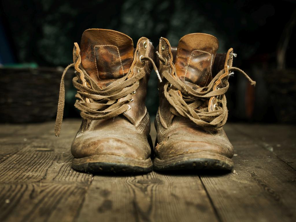 Учени твърдят, че са открили най-старите обувки в Европа -