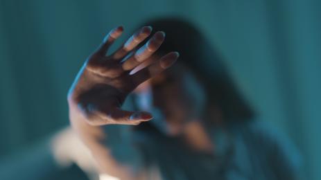 жена насилие