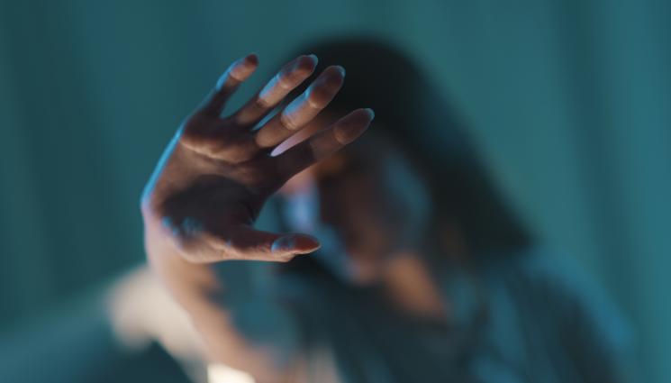 жена насилие - УЖАС ВКЪЩИ: Мъж заплаши с убийство майката на децата с