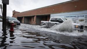 Осемнадесет души загинаха при наводнения в резултат на проливни дъждове