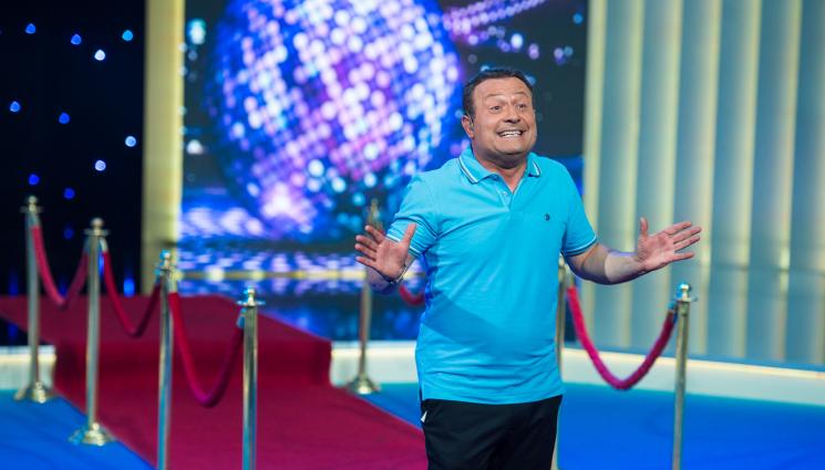 Димитър Рачков - Рачков се огражда със 7 красиви жени!