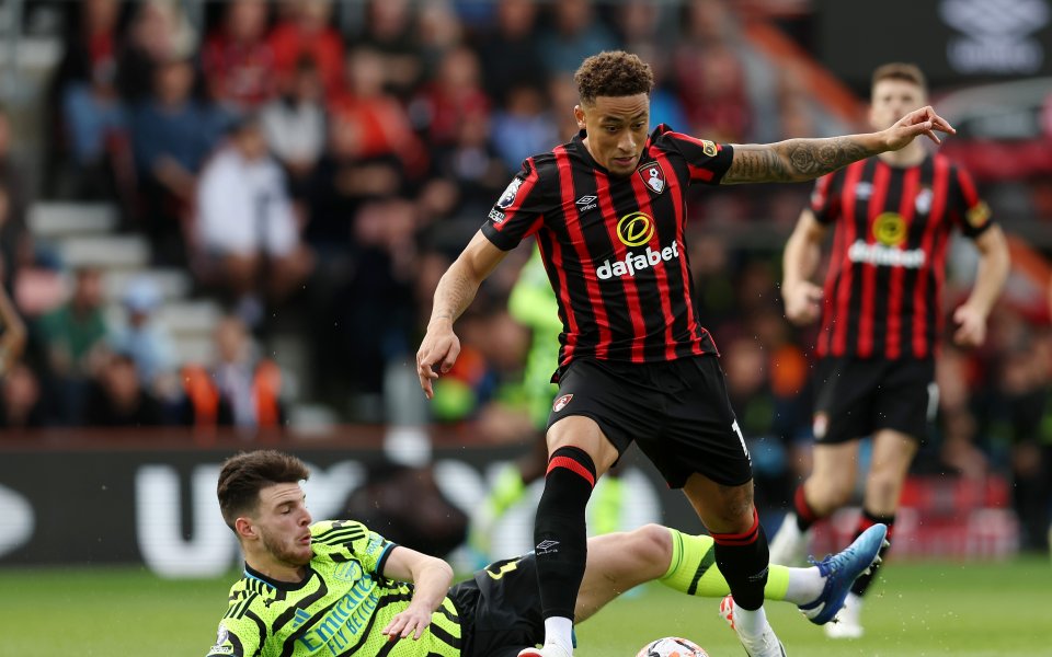 Отборите на Борнемут и Арсенал играят при резултат 0:1 в