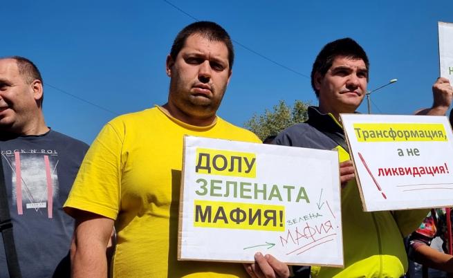 Енергийният министър отиде при протестиращи енергетици и миньори (ВИДЕО)