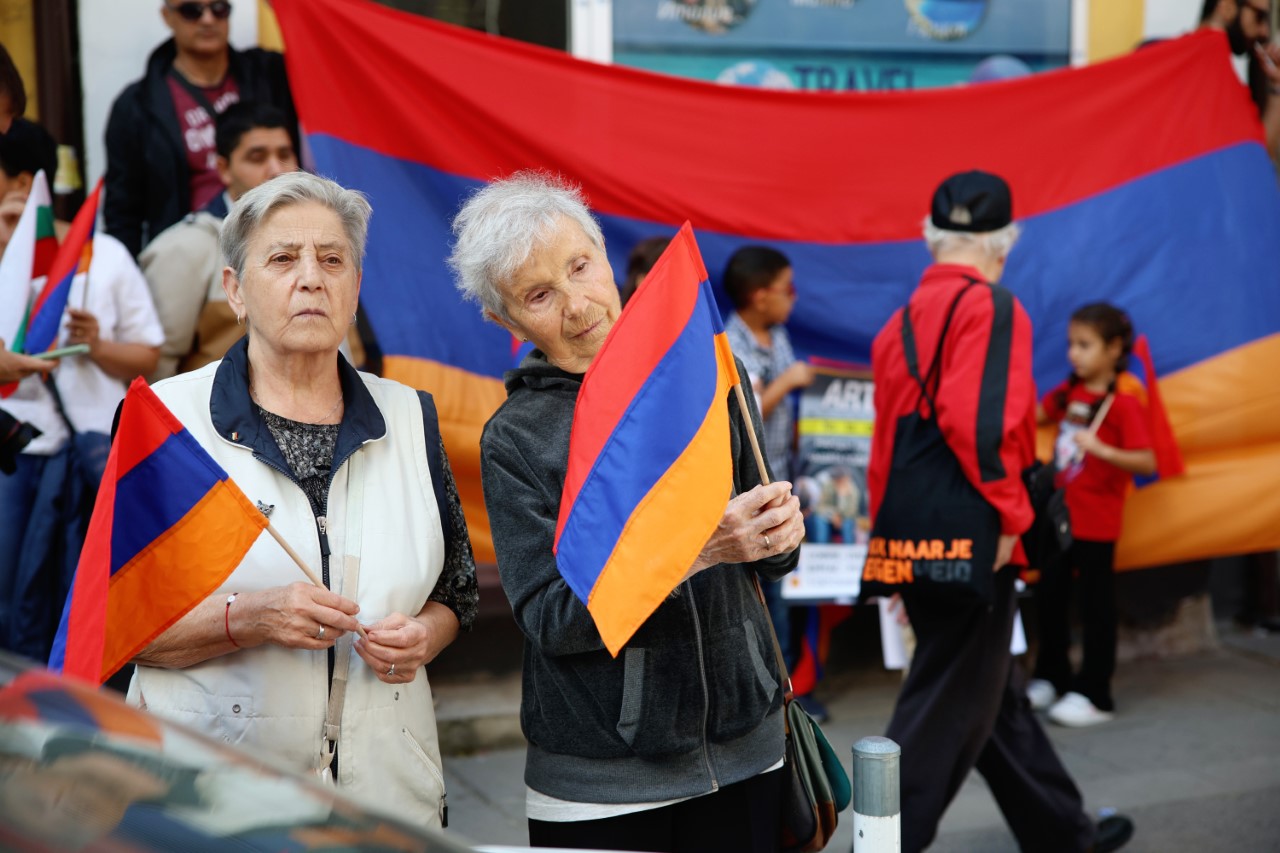 <p>Представители на арменската общност се събраха на протест в подкрепа на арменците от Нагорни Карабах пред сградата на Европейската комисия в София.</p>