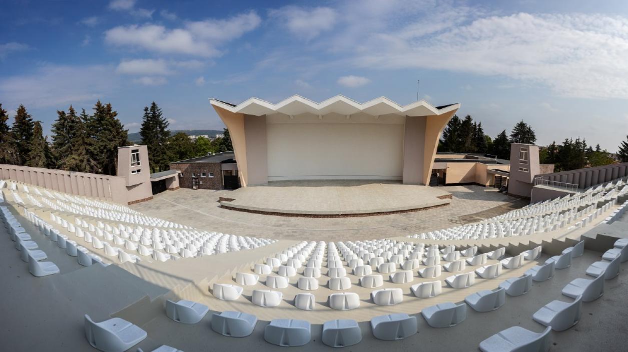  Летният театър в Шумен ще бъде открит с два безплатни концерта на ансамбъл 