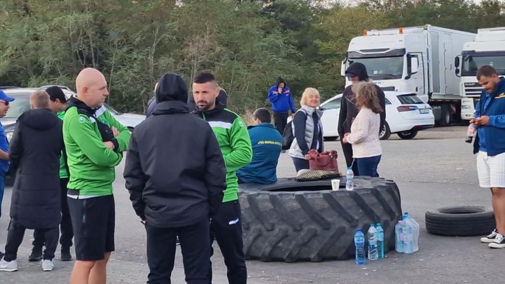 Масови протести на ключови места в страната от страна на