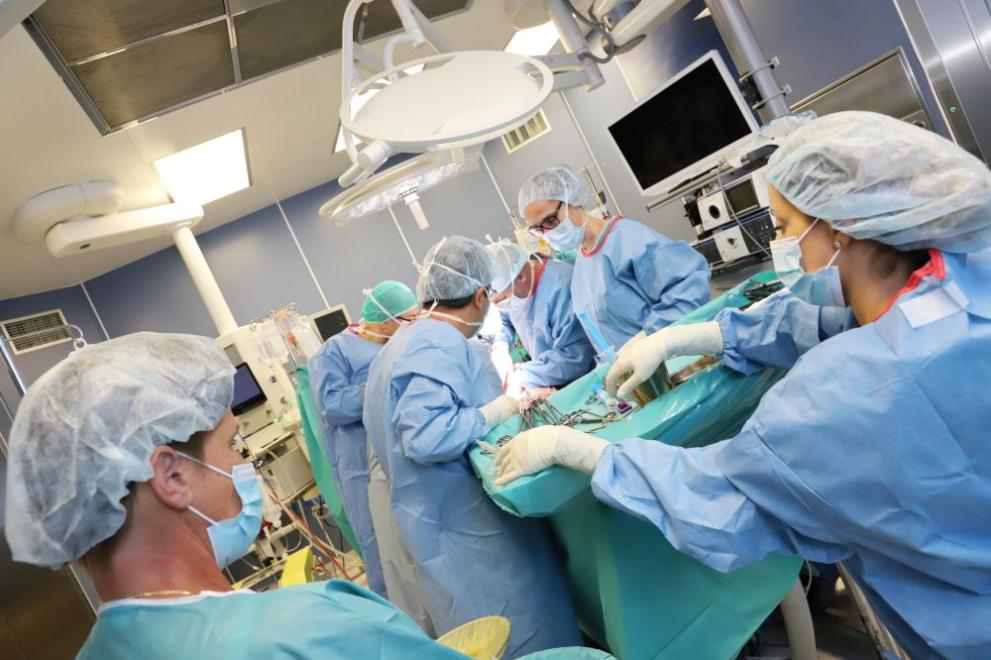 Във Военномедицинска академия бяха извършиха две чернодробни трансплантации само за