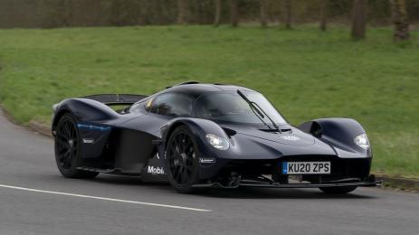Aston Martin призова собствениците на Valkyrie да карат колата, а да не я крият в гаража