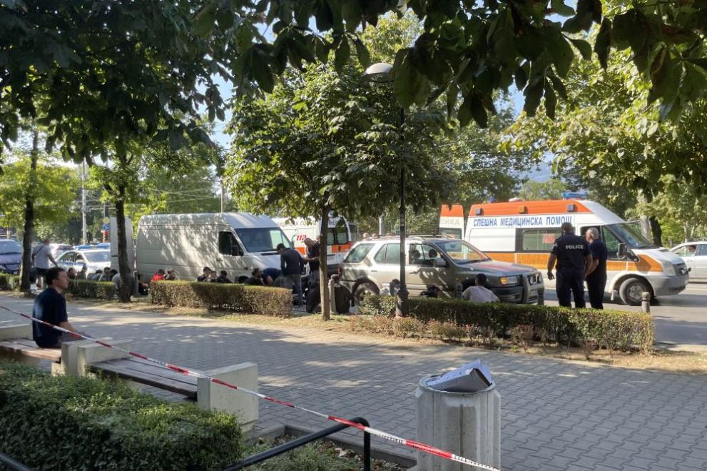 Бус с мигранти катастрофира на входа на Брезник. Катастрофата е