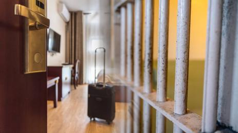 затвор хотел