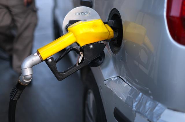 Прогнозата, че в края на 2026 г. цената на литър бензин ще