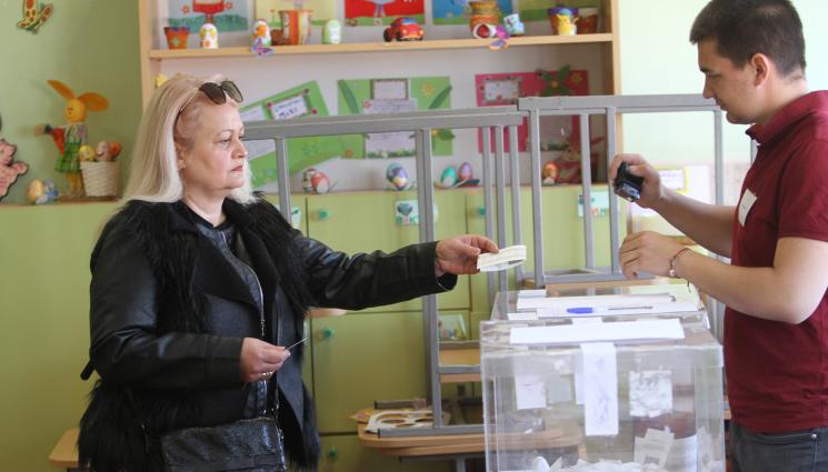 избори гласуване - Без кавички в бюлетините! Слагат по-малък шрифт, за да спестят място