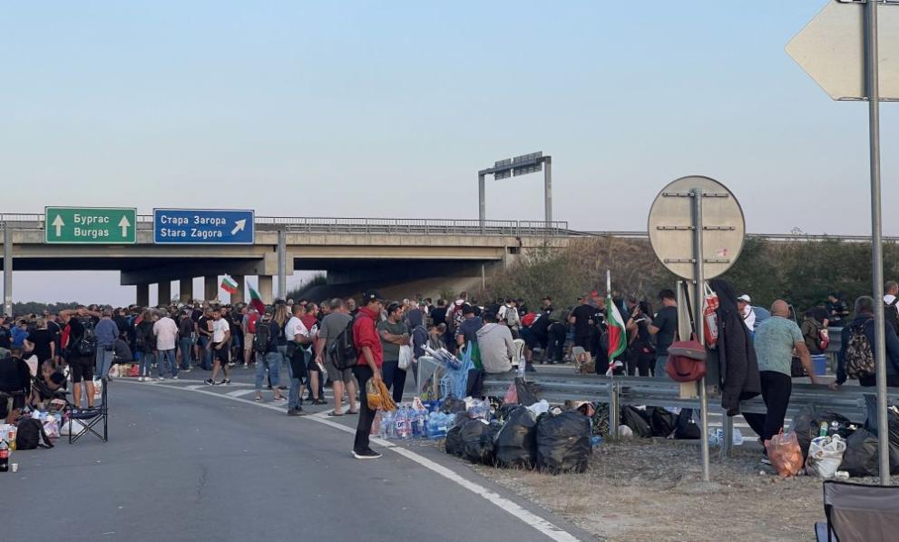 Продължават блокадите на миньори и енергетици по АМ Тракия и