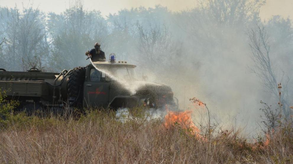 Голям пожар в района на Хасково. Огънят е избухнал до