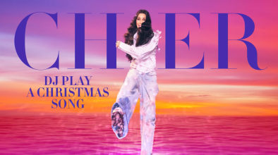 Cher издаде водещия сингъл от първия си коледен албум