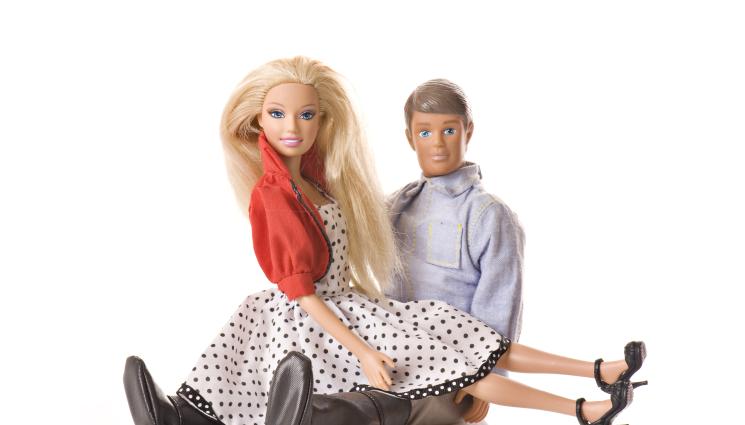 кукла барби - 38% ОТ ЖЕНИТЕ СИ ПРИЗНАВАТ: Правим го отзад хиляди години!