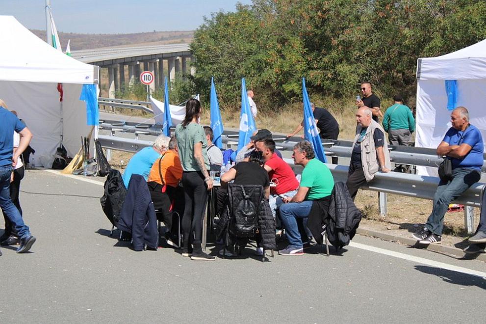 Движението по автомагистрала Тракия“ от пътен възел Свобода“ при Чирпан