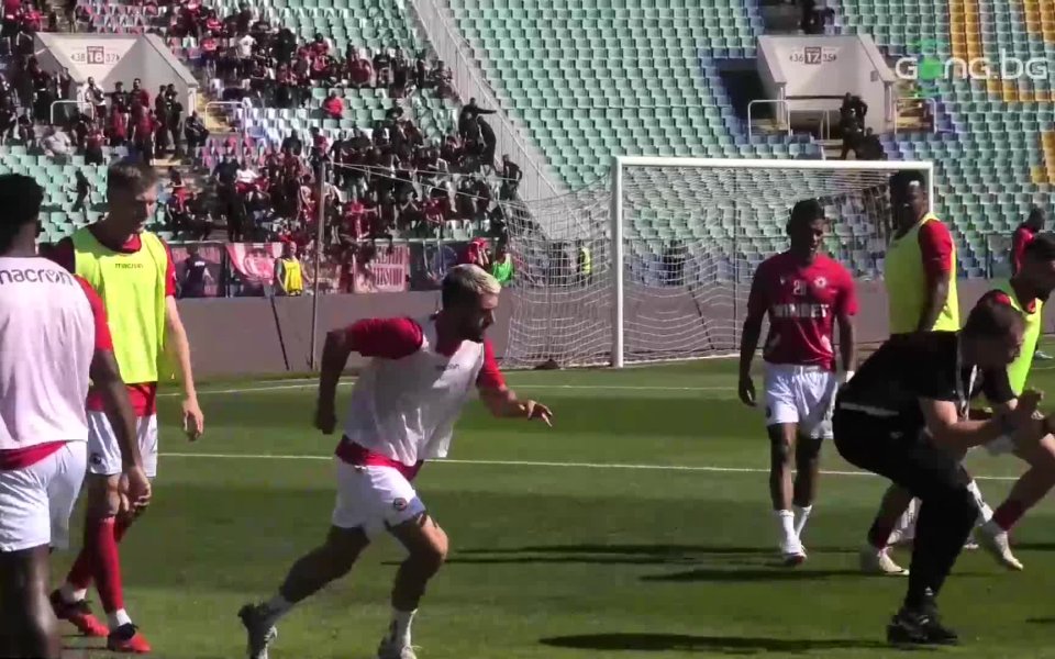 Отборите на ЦСКА и Левски проведоха своята последна загрявка преди