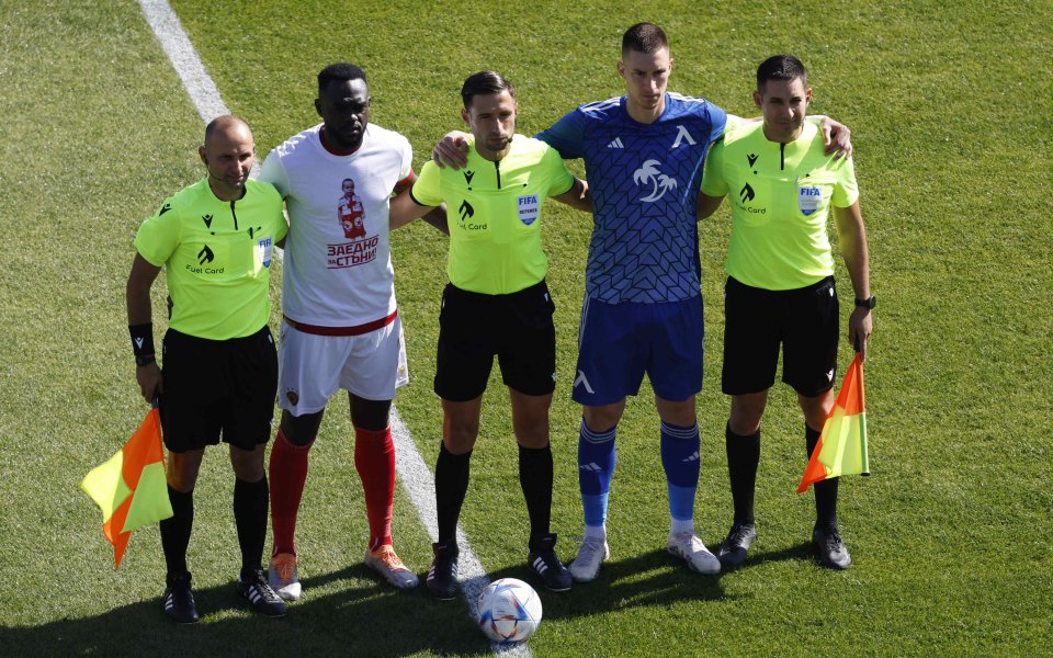 Фен на ЦСКА беше откаран в болница, след престрелка с