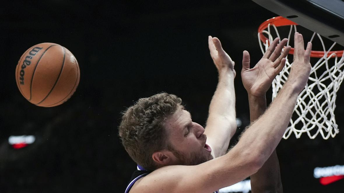 Александър Везенков