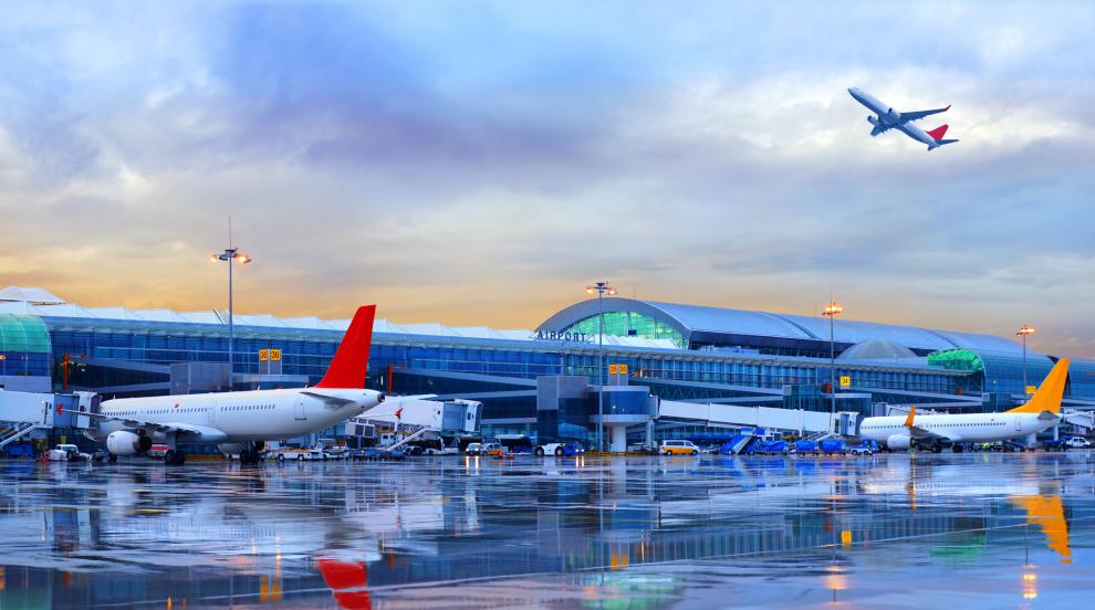 Десетки полети са отменени и пренасочени заради порой в Истанбул