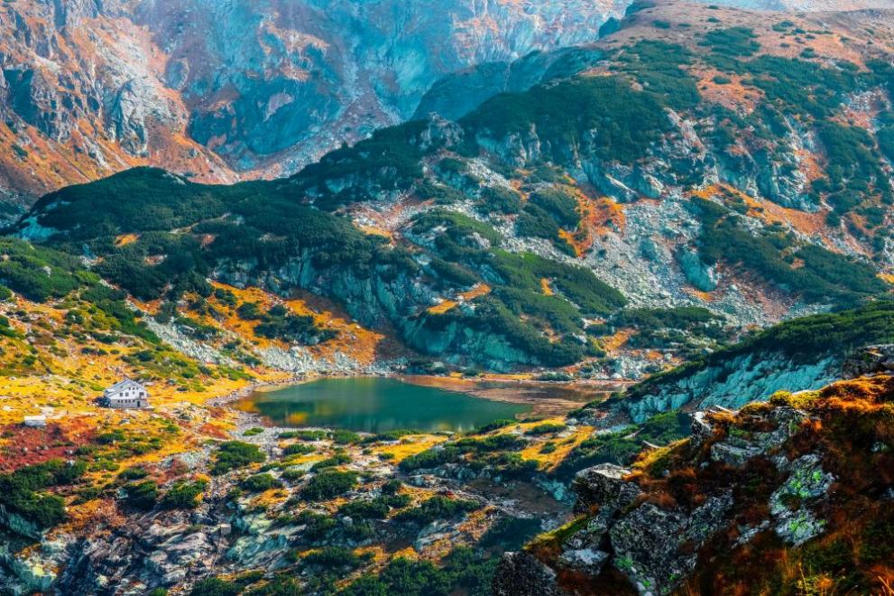 Дрон с камера следи всеки ден за спазването на забраната