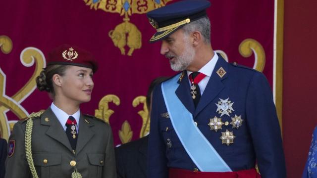 Красавица под пагон: Испанската принцеса Леонор се появи за пръв път във военна униформа (СНИМКИ)