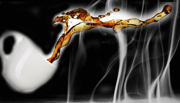 горещ чай - ЖИВА Я ПОПАРИ: Недоволен клиент заля барманка с вряла вода