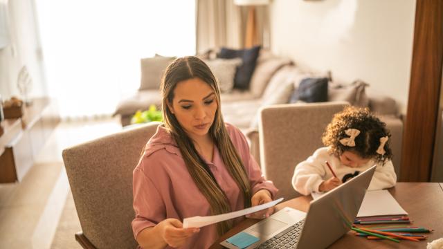 Как да спестяваме за бъдещето на детето, докато имаме текущи разходи (ВИДЕО)