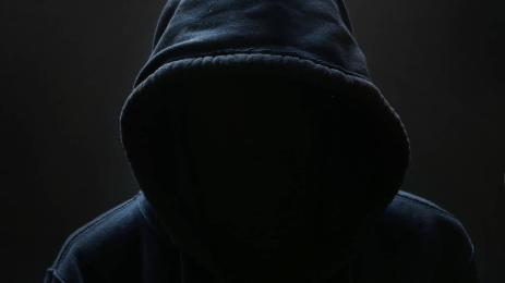 качулка маскиран престъпник