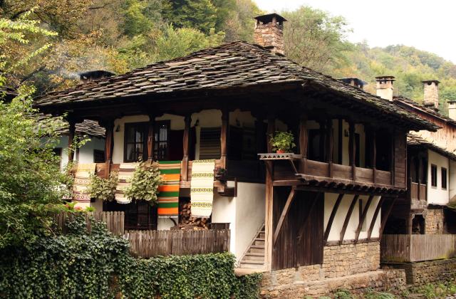 Застой в цените на имотите в Балкана и селата, а