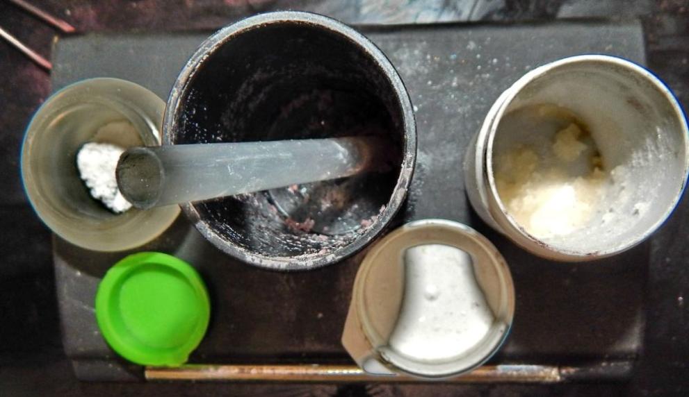 Разкриха домашна лаборатория за синтетична дрога в Ямбол, съобщиха от