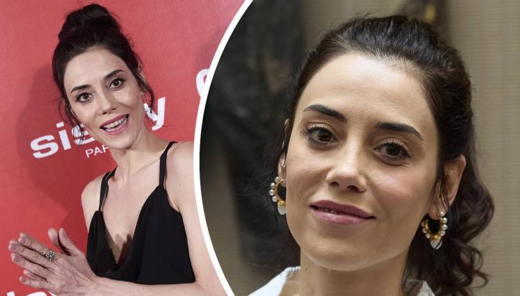 Джансу Дере - СМЕНИ АМПЛОАТО: Джансу Дере излезе на терена с розова топка! (СНИМКИ)