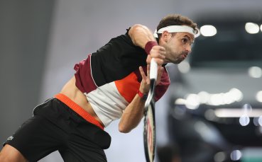 Най добрият български тенисист Григор Димитров играе при резултат 0 1