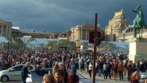 Ексклузивен разказ на българин евакуиран от Версайския дворец след бомбената