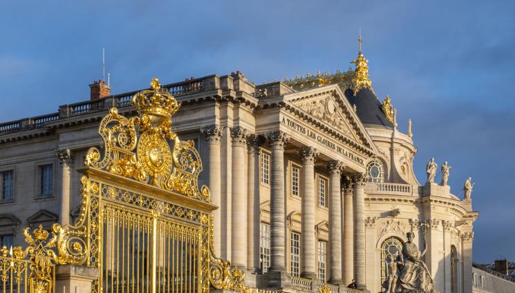 двореца Версай - ПАНИКА ВЪВ ВЕРСАЙ: Спешно евакуираха двореца в Париж!