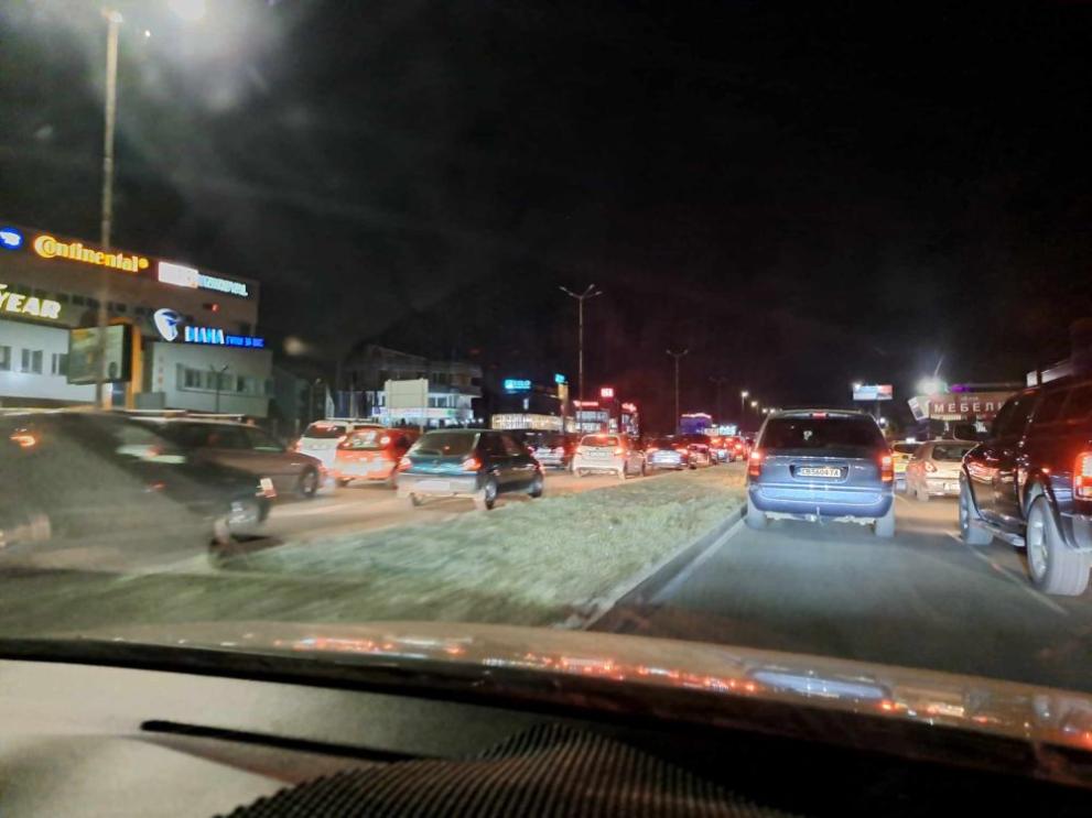 Човек е починал при катастрофа между автомобил и микробус на