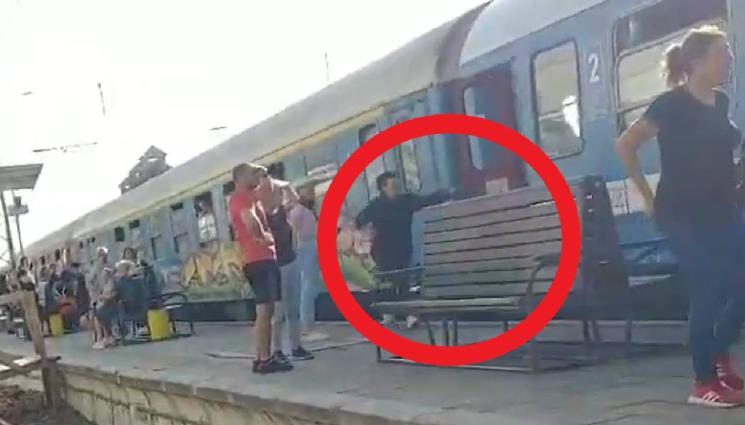 ВЛАК - НАКАЗАНИЯ НА ЧЕТИРИМА за влак с отворени врати