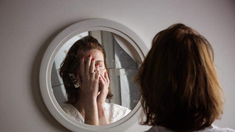  Какво не би трябвало да вършиме пред огледалото 