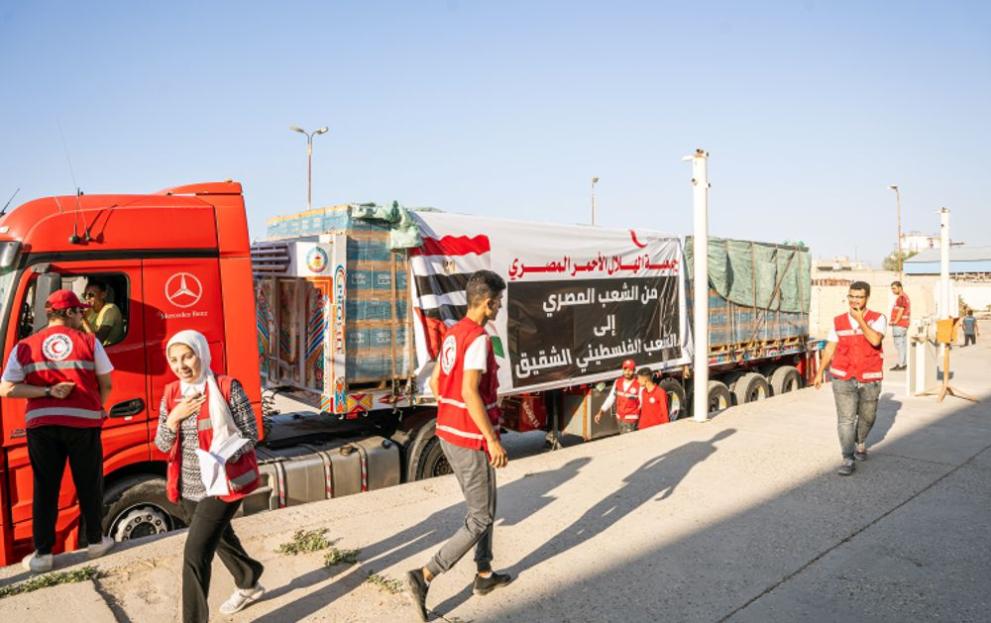 Конвоите с помощи, които чакаха в египетския град Ел Ариш,