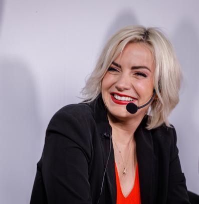 Поли Генова