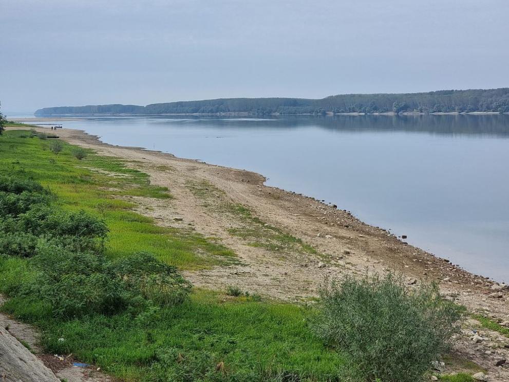 Нивото на река Дунав при Лом остава ниско и днес са
