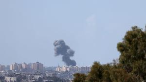 Между 200 и 300 души са убити при израелски удар