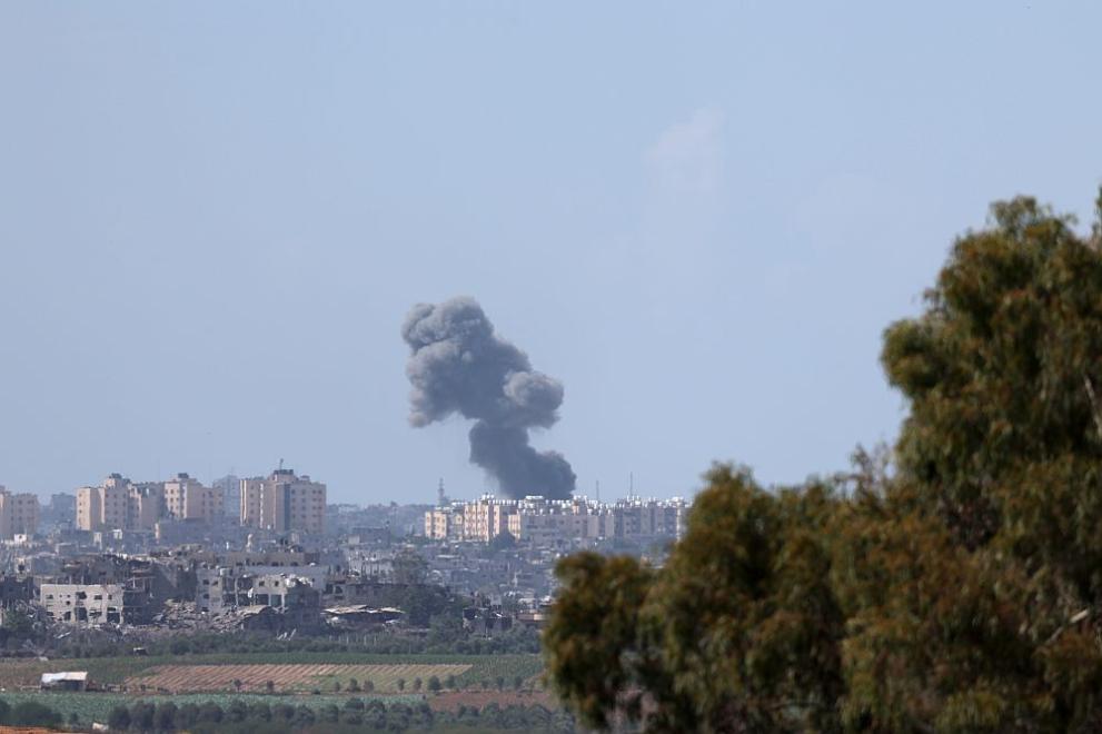 Между 200 и 300 души са убити при израелски удар