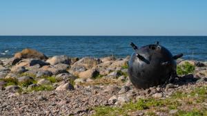 До момента в Черно море се откриват само морски мини