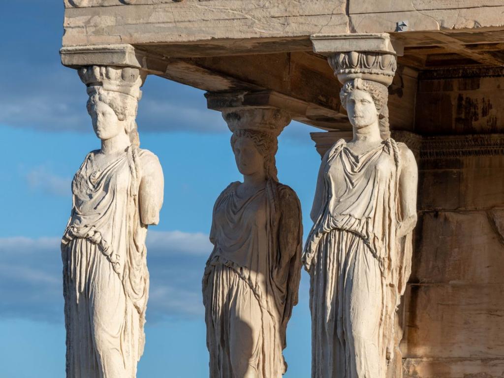ВДревна Гърция мраморната скулптура подобно на архитектурата била рисувана Въпреки