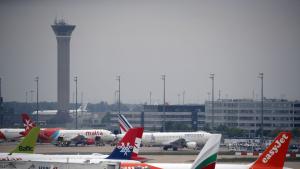 Осем регионални летища във Франция са евакуирани след като са