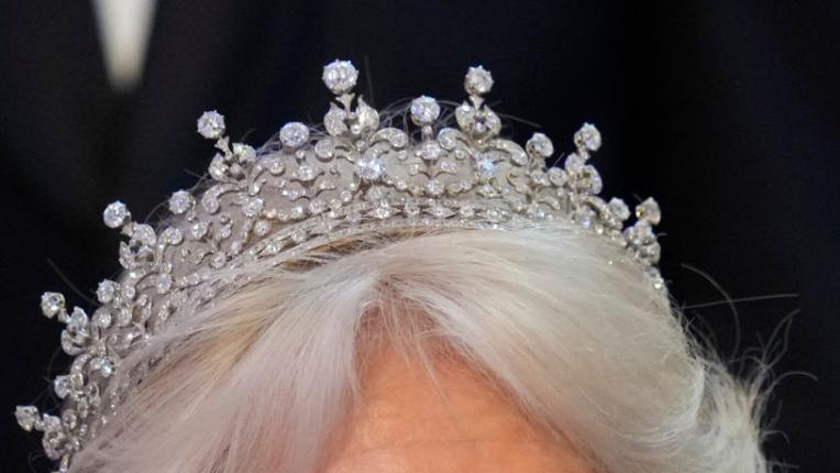 Кралица Камила се появи с любимата корона на Елизабет Втора